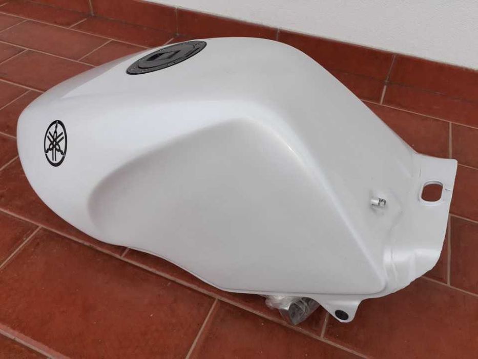 Deposito Yamaha com pintura nova