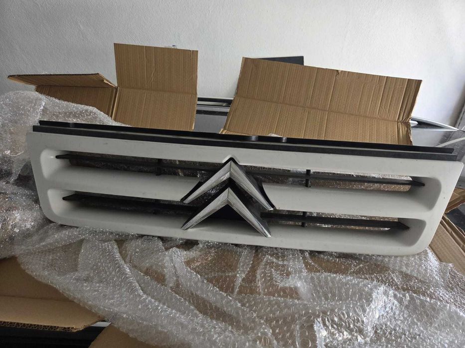 Grelha entre faróis Citroën Jumper