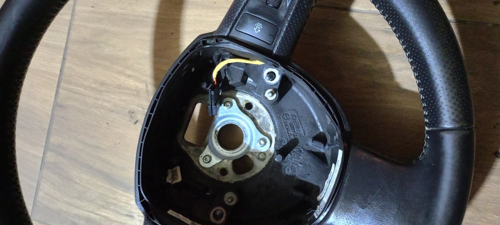 Kierownica trójramienna skórzana Audi A4 B7