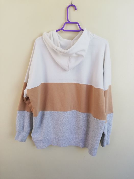 Sweatshirt Stradivarius com capuz e bolsos