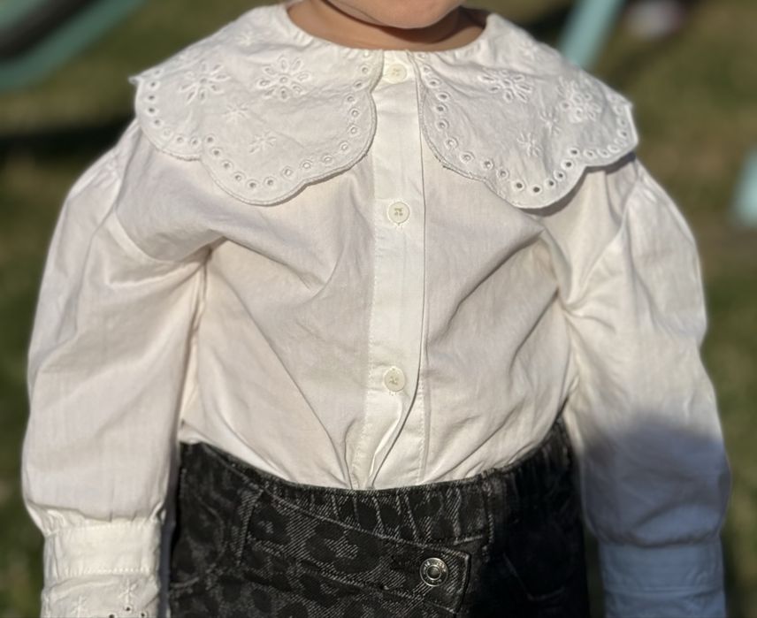 Біла сорочка з комірцем для дівчинки