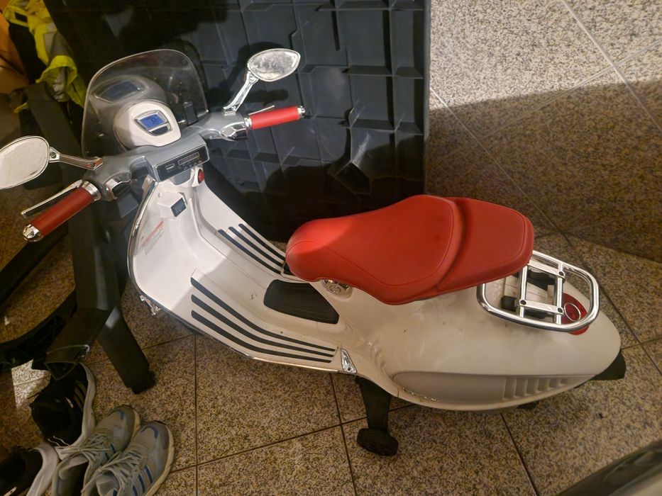 Mota Vespa Branca