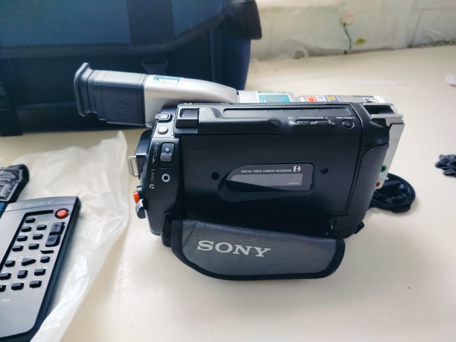 Відеокамера Sony Handycam Digital8 (Повний комплект з аксесуарами та сумкою)