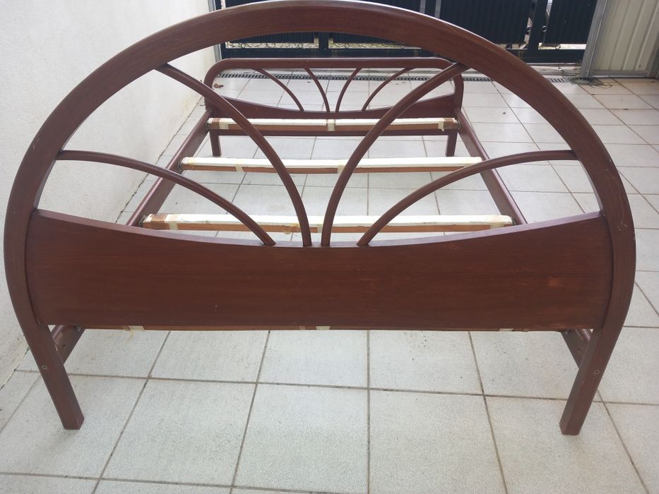 Cama de casal de madeira maciça
