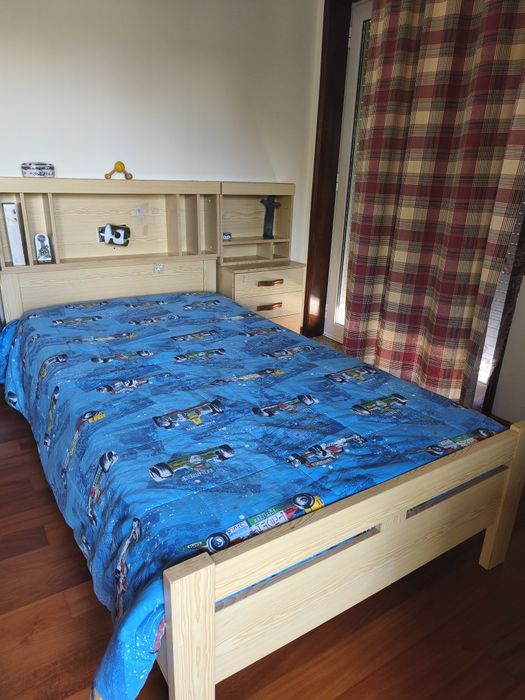 Cama solteiro com colchão e cabeceira