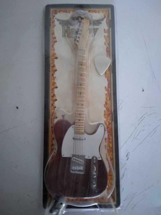Miniatura Replica Guitarra Fender telecaster Escala de 1:4