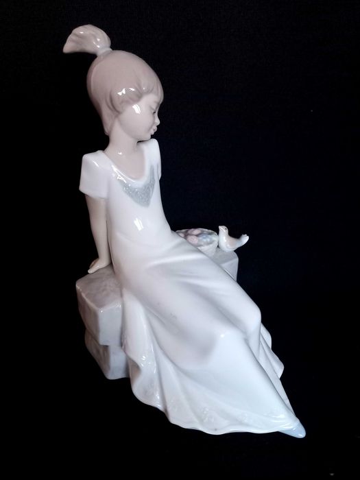 Фарфоровая статуэтка NAO Lladro, дефект, читайте описание.