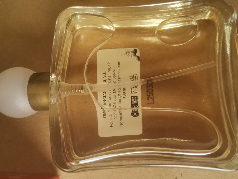 Perfume escandale da sunset world, mulher