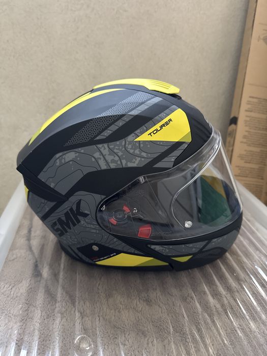 Capacete usado uma vez com caixa