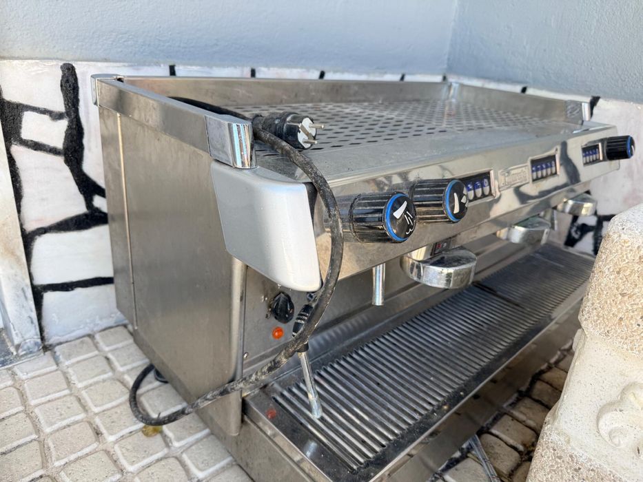 Máquina café profissional Futurete - 3 grupos (NOVA) uso 2 meses