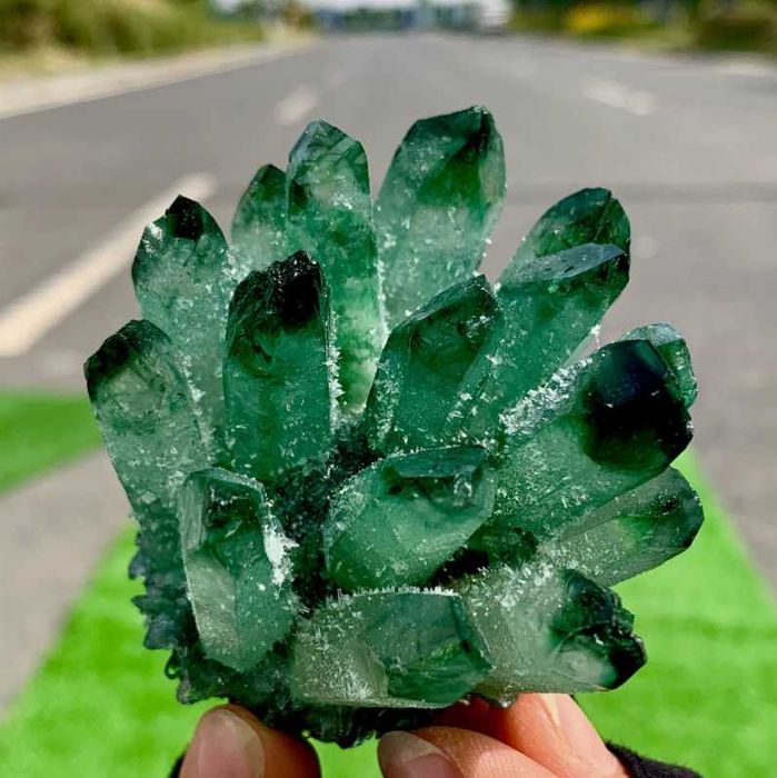 Aglomerado de Phantom Quartz verde muito raro - Novo preço