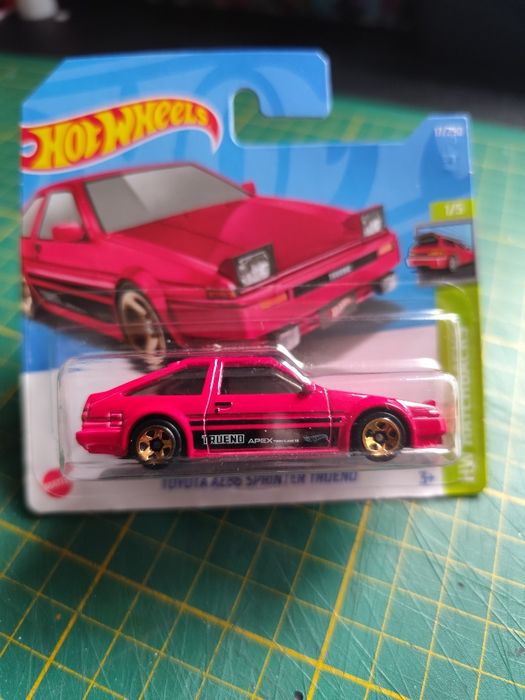Hot Wheels Toyota AE86 Sprinter Trueno czerwona
