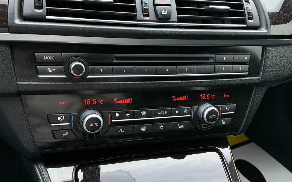 BMW 520I 2012 року