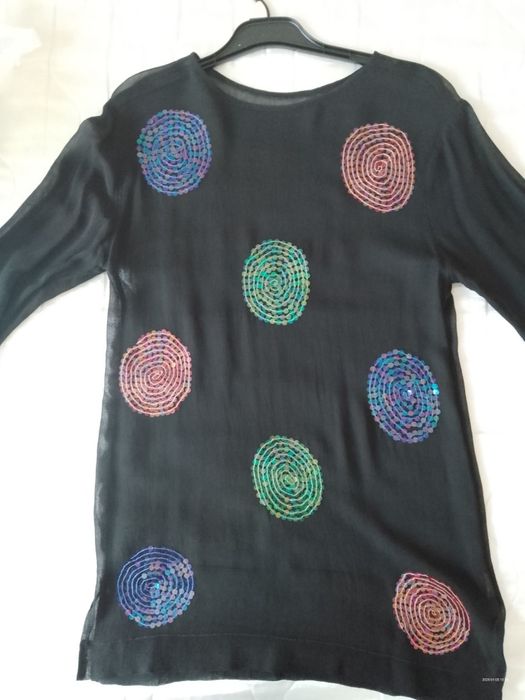 Bluzka z cekinami delikatny materiał