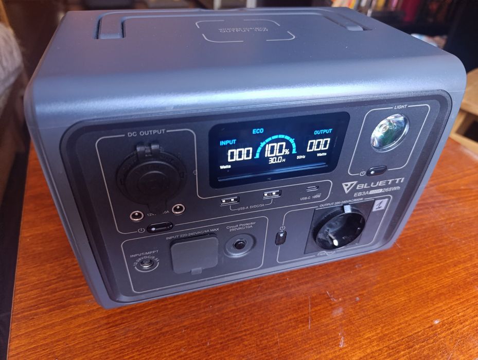 Зарядна станція Bluetti EB3A в гарному стані