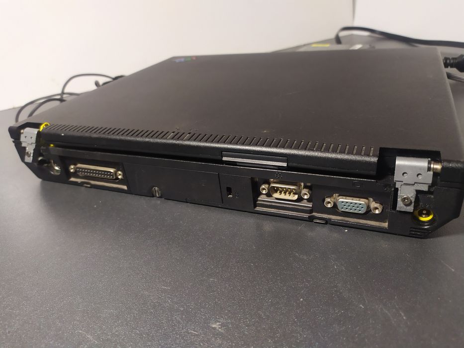 Ноутбук IBM ThinkPad 390e из 90-х