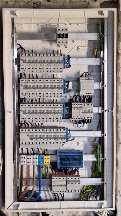 Elektryk\ Usługi elektryczne