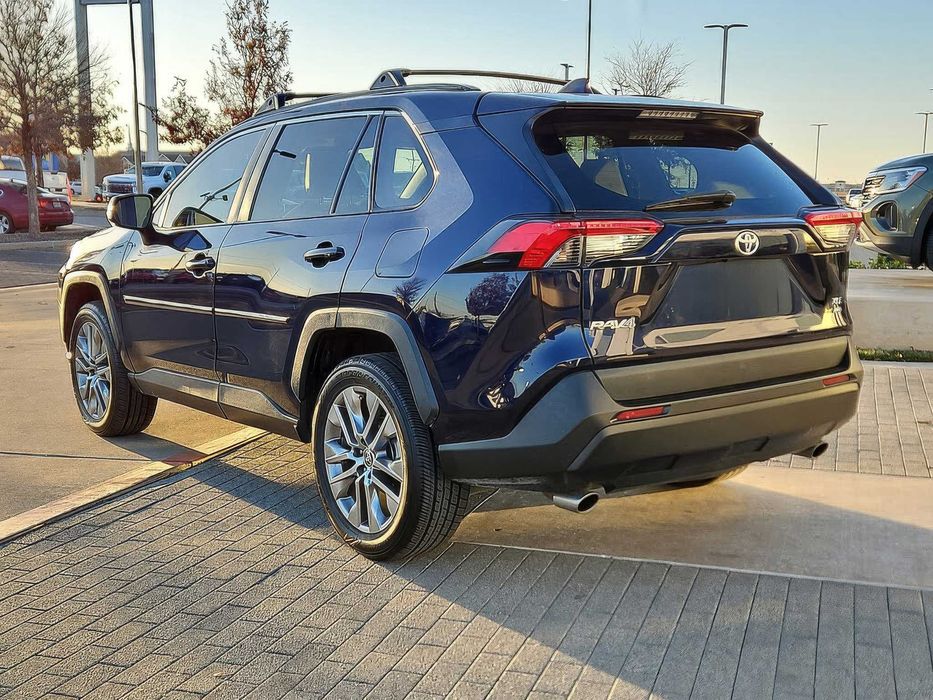 Toyota RAV4 XLE Premium      2022