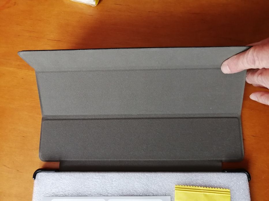 Sprzedam nowe etui na tablet 23x15 cm. Przekątna tabletu 27 cm Idealne