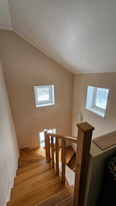 Продам сучасний будинок біля Києва в 10хв від метро Бориспільська. Газ