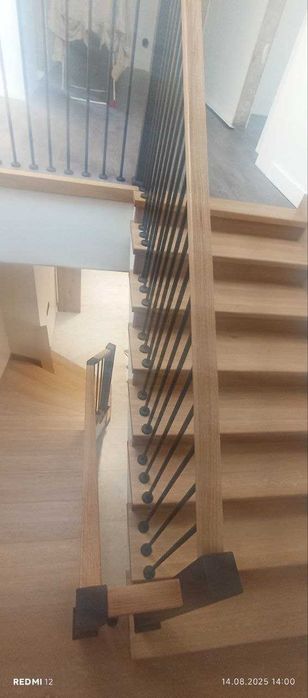 Сходи на замовлення металеві каркаси дерев'яні сходинки