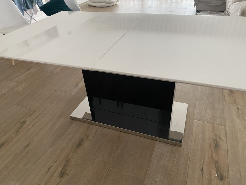 Mesa extensivel lacada