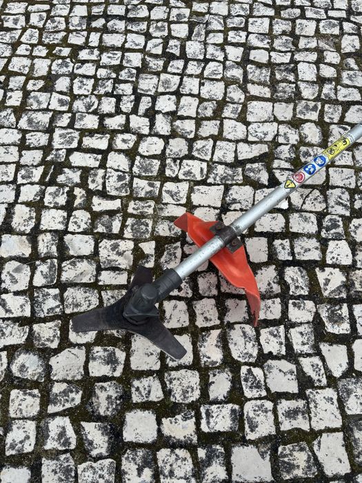 Roçadeira Kubota D430 - bom estado