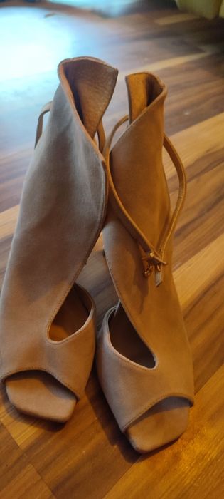 Buty damskie obcasy