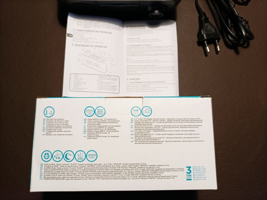 Radio Alarm Clock with Projector64284584140162121