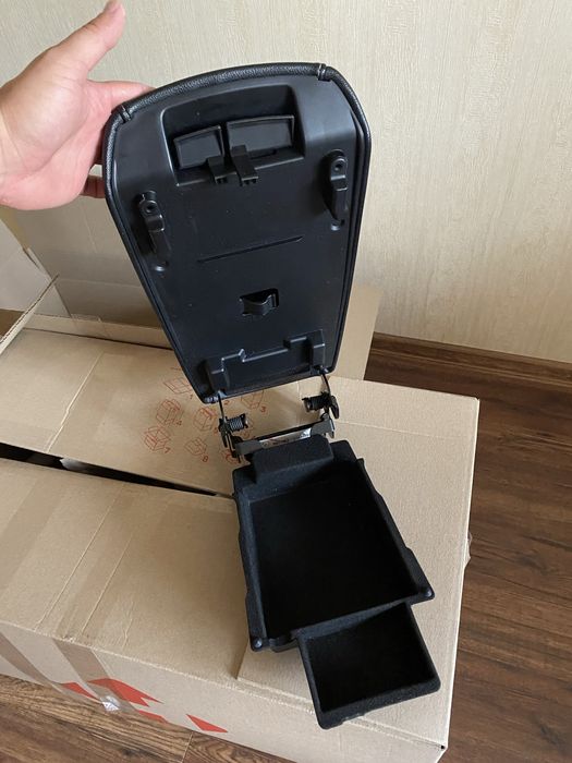 Підлокітник Ford Fusion