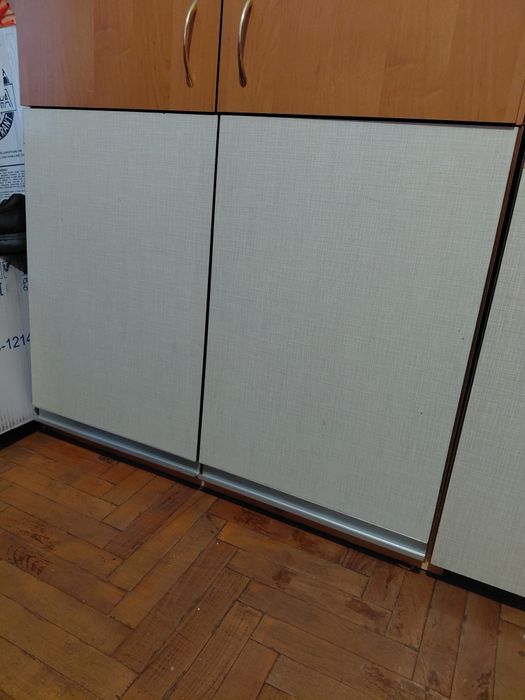 Кухонні тумбочки різні