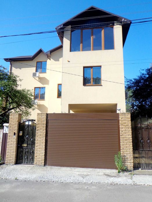 Будинок у приватному секторі Подолу, Вітряні гори