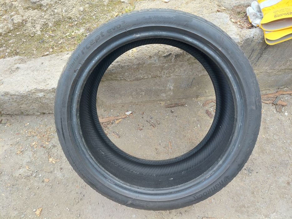 Комплект 4шт. різношироких шин Hankook R19 (225/40 та 255/35)