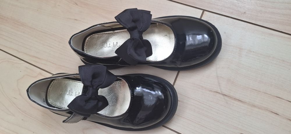 Stylowe buty na apel dla dziewczynki!