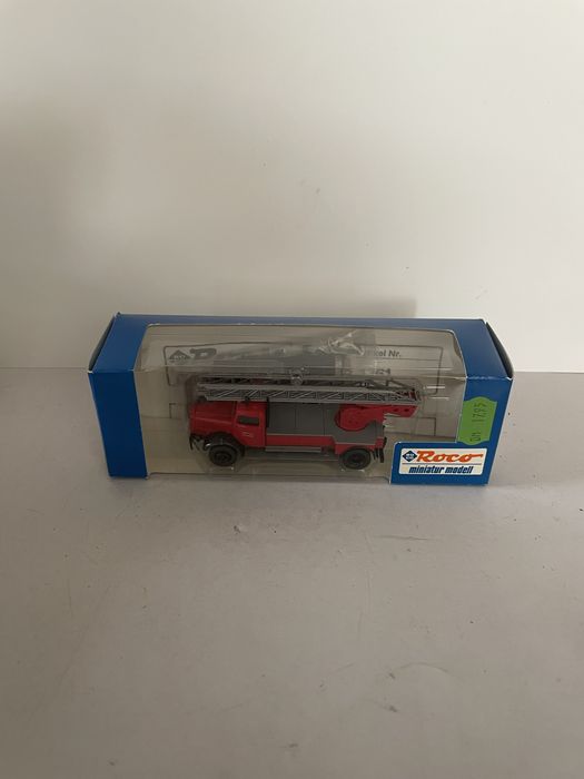 Mercedes DL22 da Roco escala H0