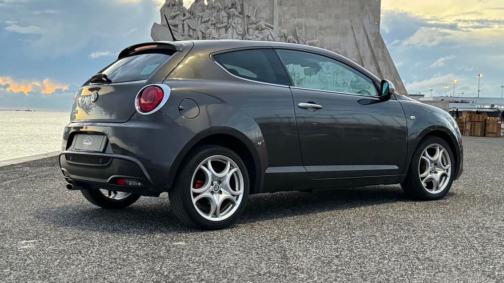 Alfa Romeo Mito 0.9 Twinair, impecável, 2014, com motor revisto.