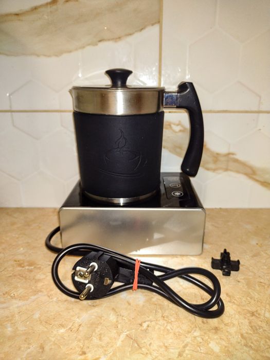 Automatyczny spieniacz do mleka Beper BB 200 czarny/srebrny