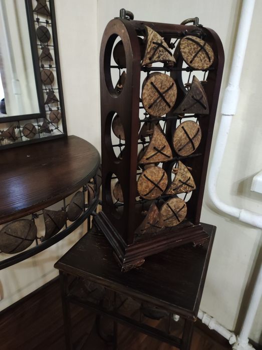 Мебель для спальни, столик, пуф, зеркало, подставка для цветов .