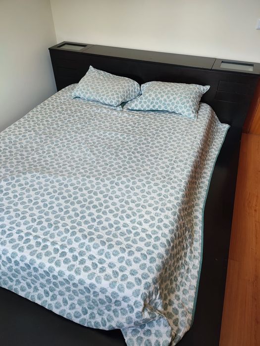 Cama casal com estrado e colchão