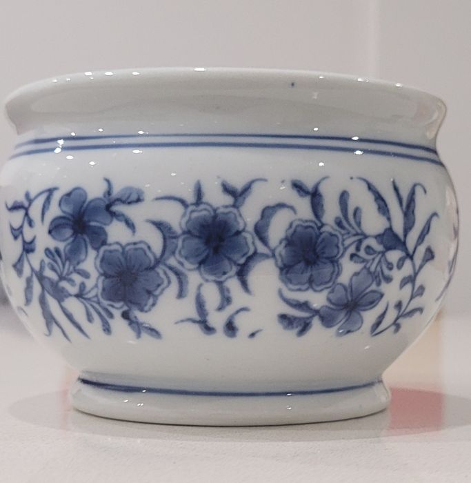 Floreira de porcelana