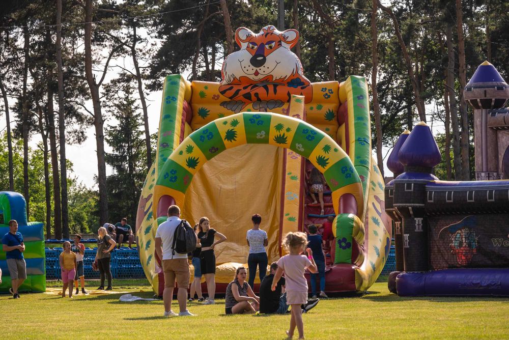Dmuchana zjeżdżalnia, dmuchany zamek,  bańki mydlane, 150 zł za dzień