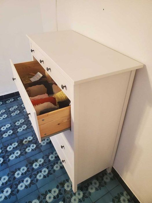 Cómoda IKEA Hemnes branca — como novo