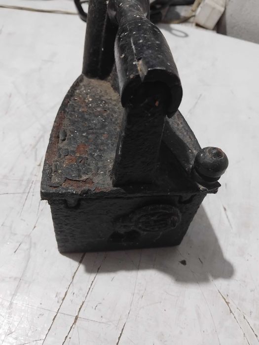Ferro a Carvão Chaminé