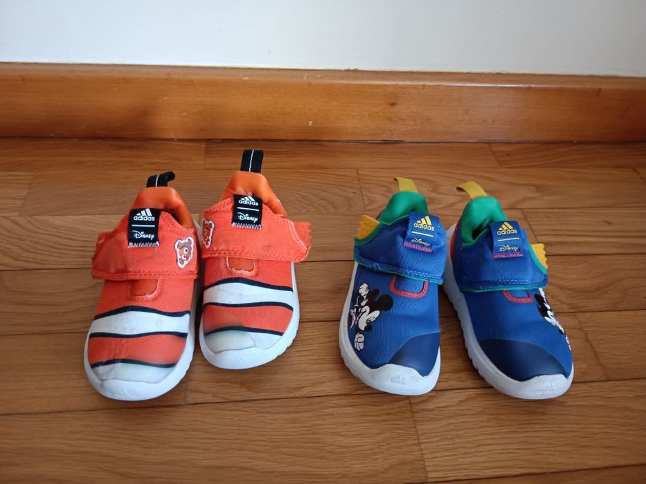 Sapatilhas Adidas tamanho 22