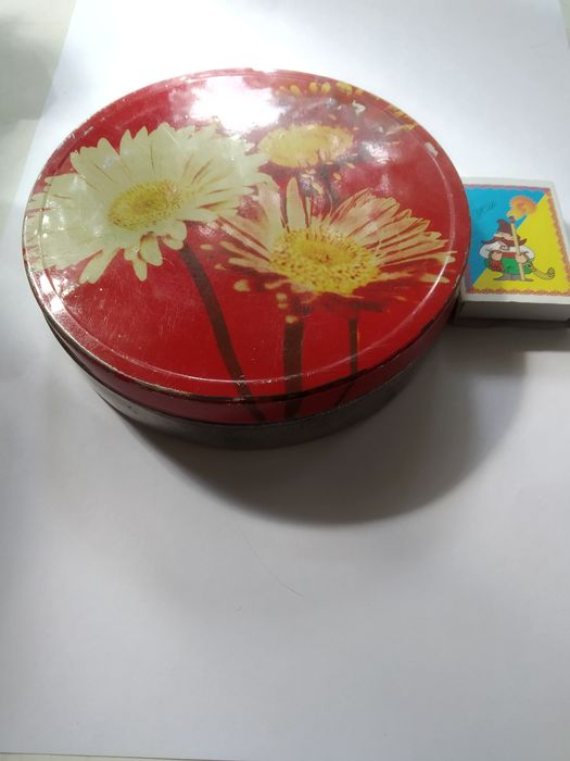 Жестяная коробочка