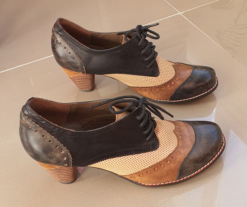 Жіночі туфлі- Дербі. Перфорована шкіра.