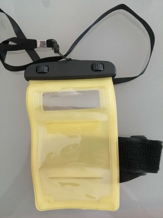 capa impermeável para telemóvel ou tablet	Funciona debaixo de água*