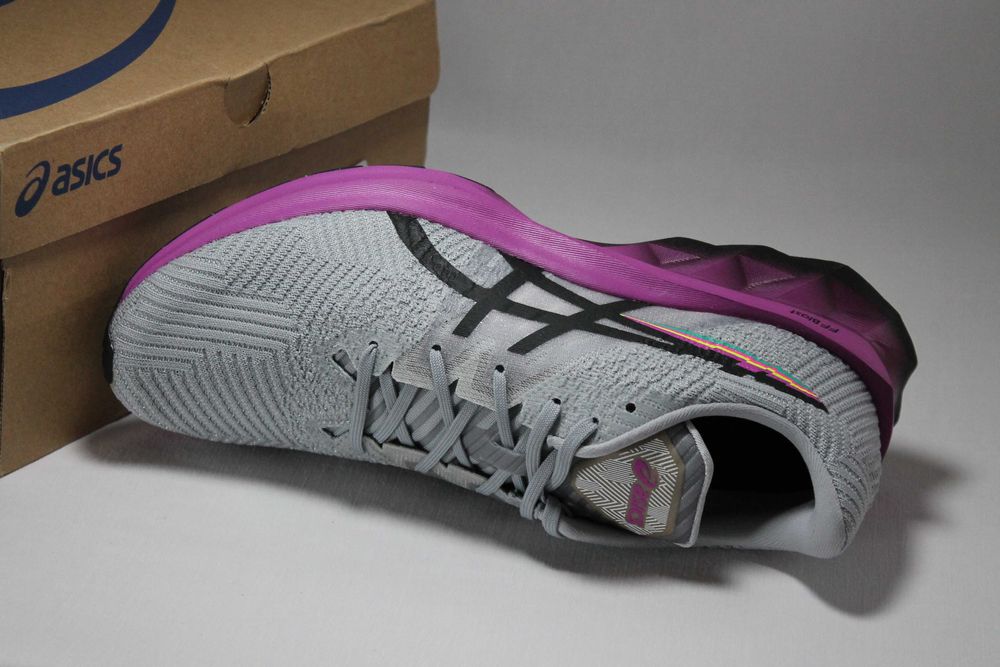 Розмір 41-41,5 Кросівки ASICS Novablast Piedmont Grey/Black оригінал