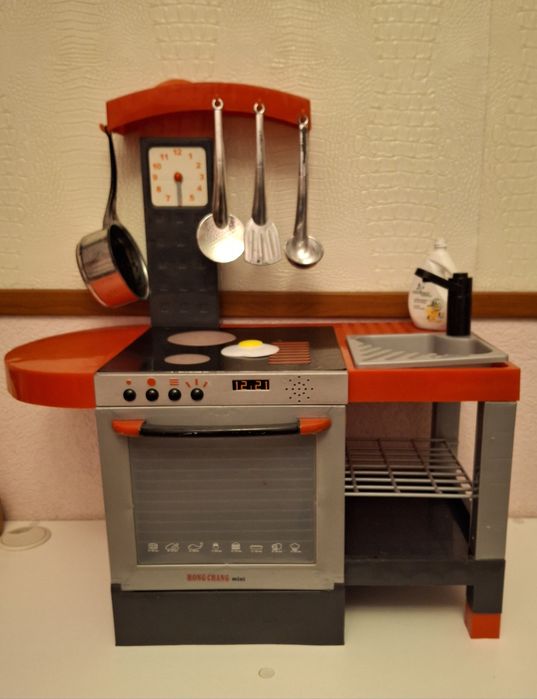 Кухня дитяча з посудом і продуктами