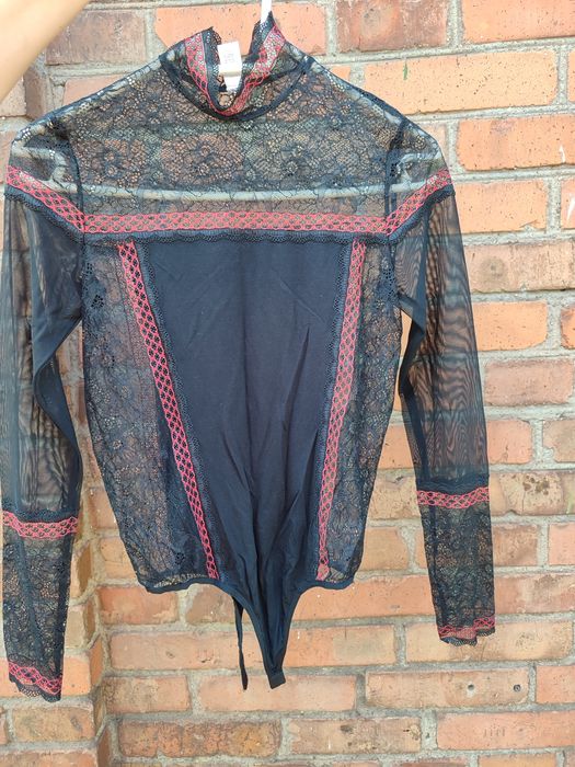 Боди- стринг чёрное круживное S.комбидресс